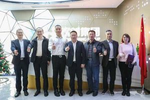 广州市与番禺区人力资源和社会保障局领导莅临江南jiangnan（中国）集团调研指导